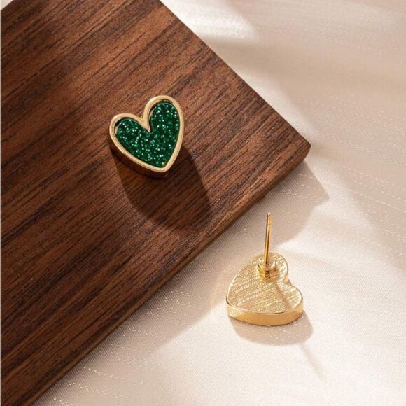 5/$25 HEART 💚 STUDS - Picture 3 of 6